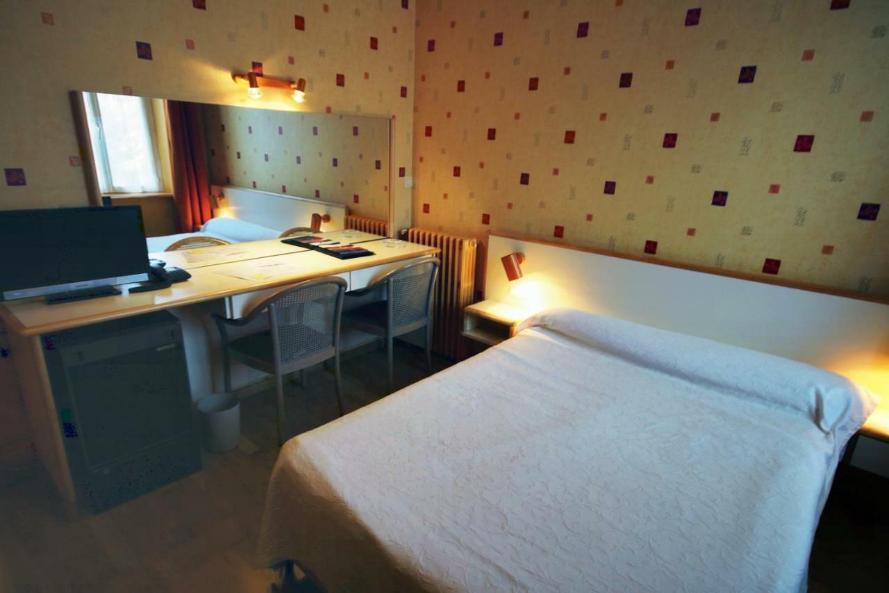 Les Messageries Hotel Saint-Flour  Bilik gambar