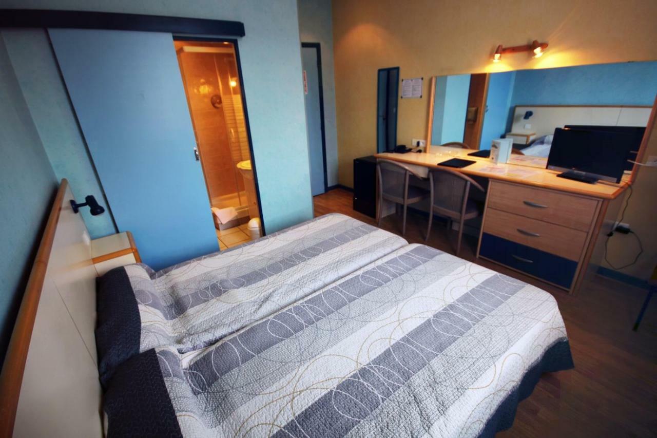 Les Messageries Hotel Saint-Flour  Bilik gambar